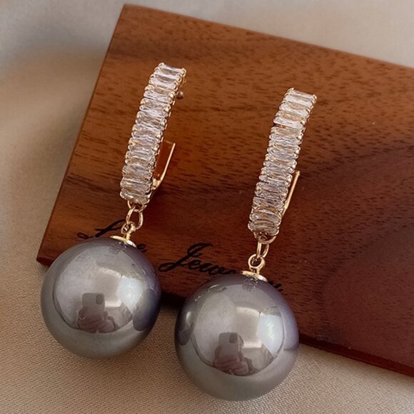 Pearl Dangle Earrings - Picture 1 of 2